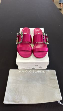 Manolo Blahnik, Size 38.5