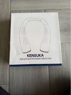 Portable Kensuka neck fan model NF4 has a 9600mAh battery capacity. This white device features five gear adjustments and a 12-hour standby time. It in