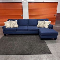 Gorgeous Sectional Couch (Free Delivery 🚚)