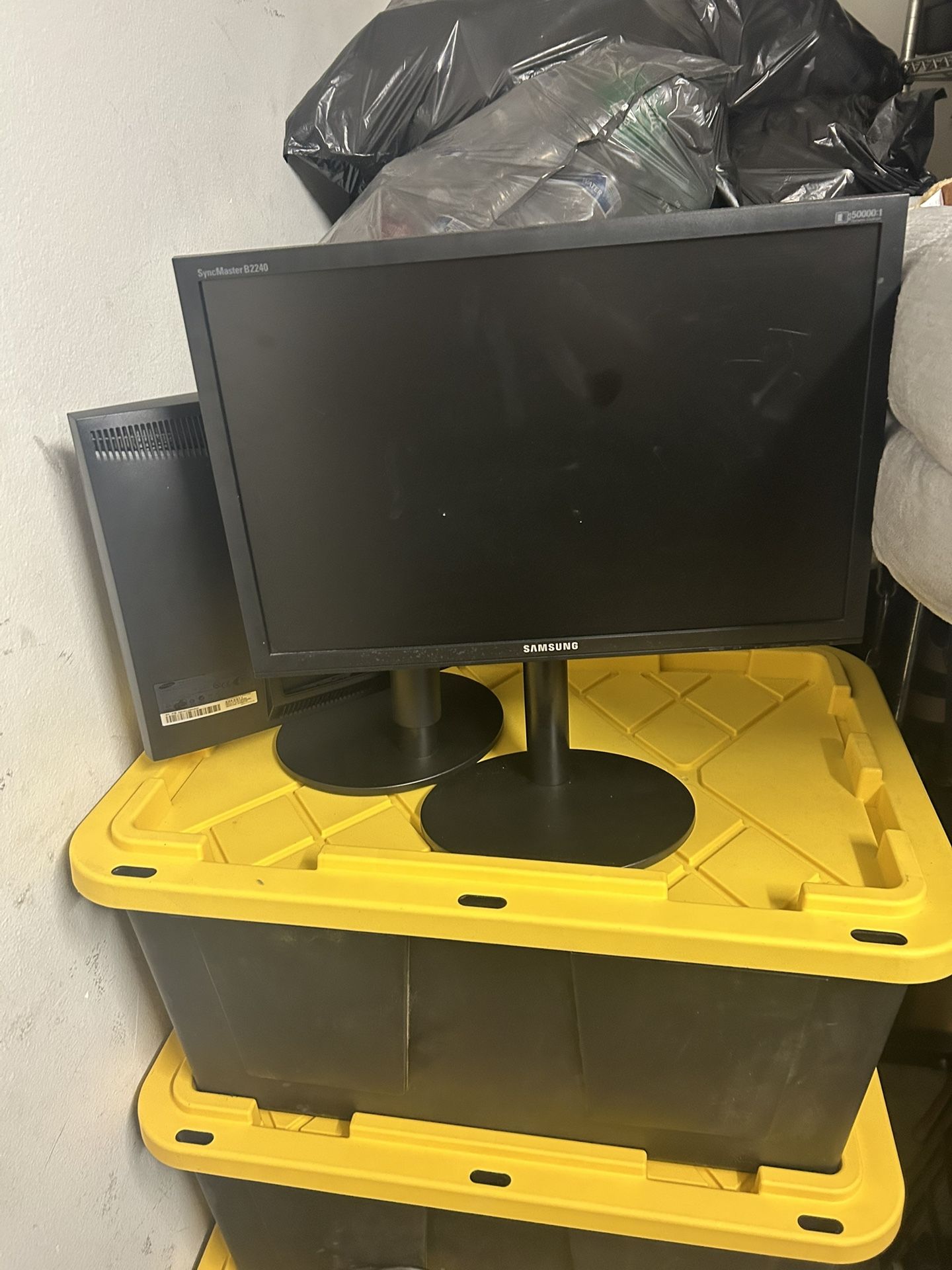 (2) 22” Samsung Computer Monitors