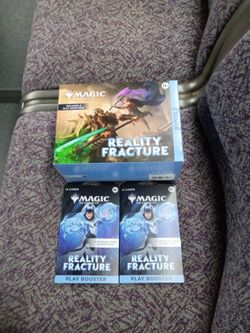 Magic: The Gathering Reality Fracture Bundle + 2 Play Boosters