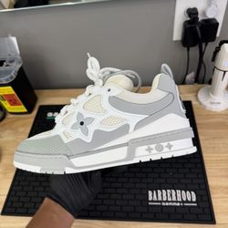 Louis Vuitton size 8.5