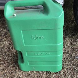 IGLOO 6-GALLON PLATIC POTABLEWATER JUG