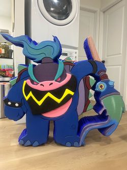 ￼CUSTOM PIÑATA