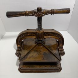 CAST IRON PRESS - FULLY FUNCTIONAL