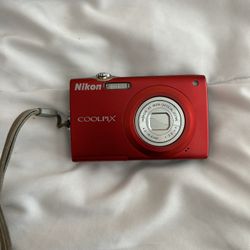 Nikon S205 Digital Camera 