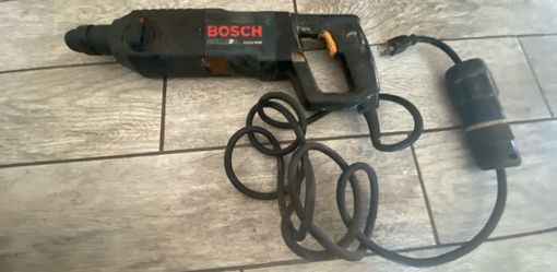 Bosch Bulldog 11224VSR is a 7/8-inch SDS-plus rotary hammer drill featuring a 6.9-amp motor, 0–1,100 RPM,