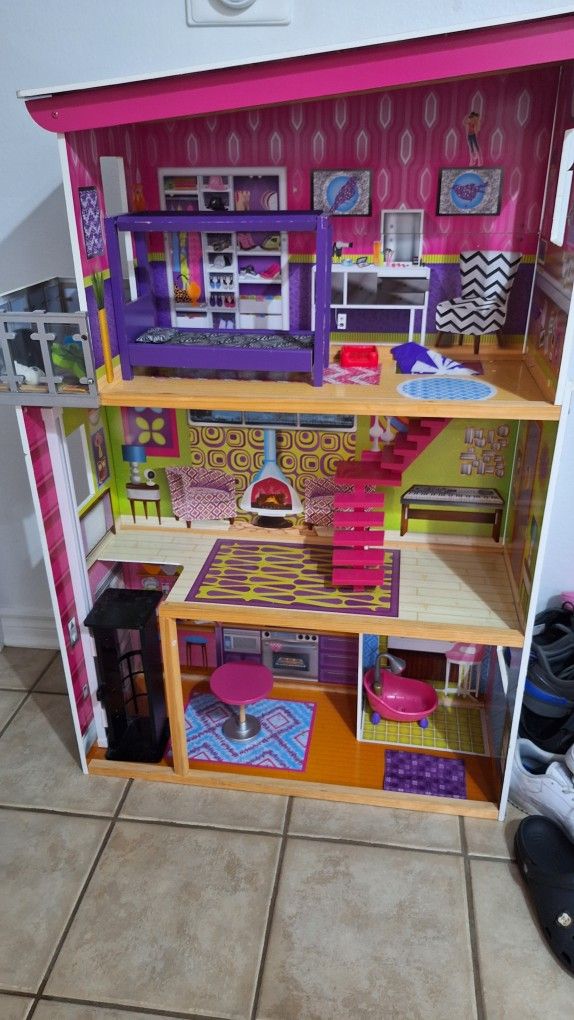 Doll House 