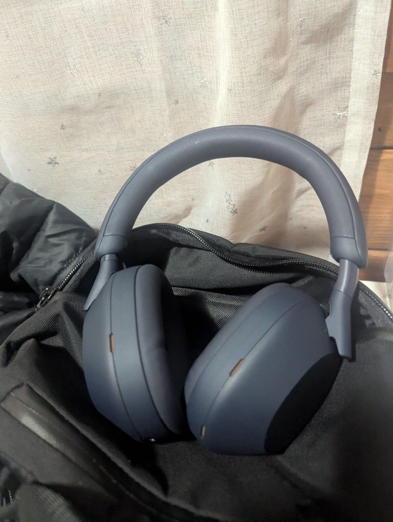 Sony XM5 Bluetooth Headphones (Blue)