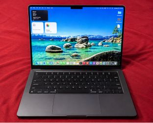MacBook Pro 14" M5  - 16GB Unified Memory / 512GB SSD