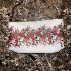 Ladies 7” x 12” floral leather Elliot Lucca demi clutch purse