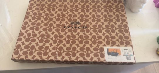 Coach Signature Gift Box