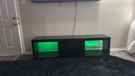 TV Stand 75”