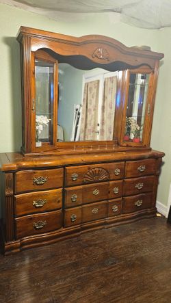 Dresser set