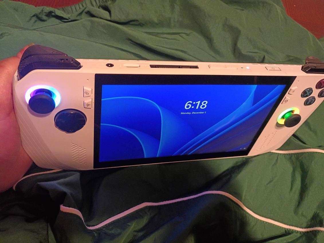 Rog Ally Z1 Extreme Handheld Pc