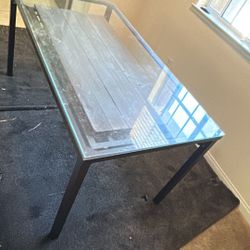 Comedor Con 4 Sillas X $150.  O Mejor Oferta 