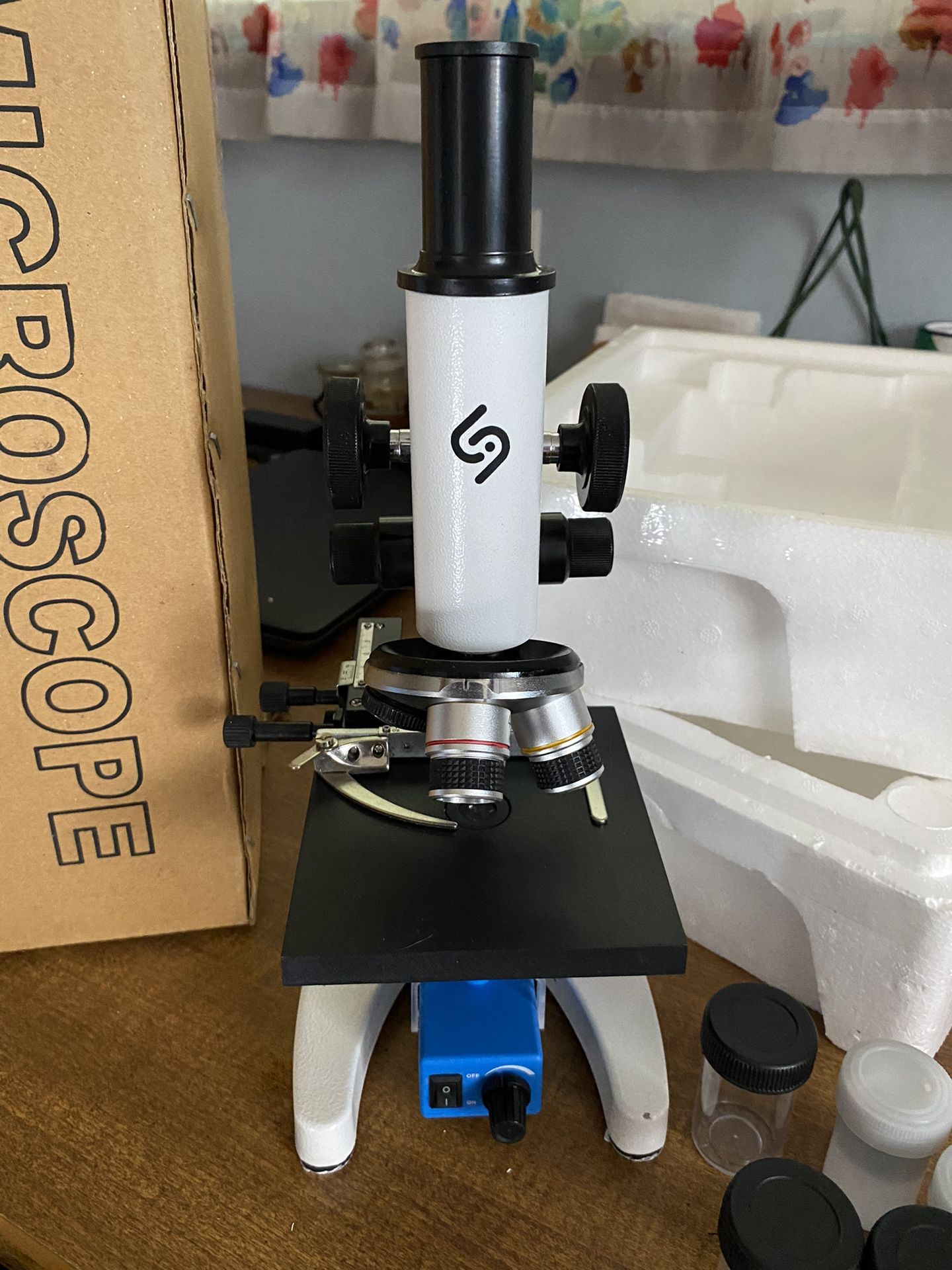 Student microscope 