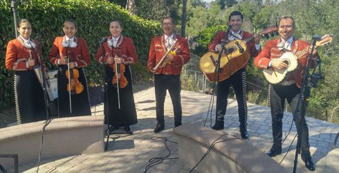 Mariachi Blanco y Negro