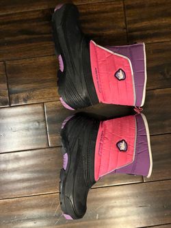 Snow boots - kid size 2