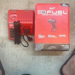 M18 FUEL 1/2” Mid Torque Impact Wrench (w/ Friction Ring)