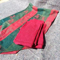 Christmas Decor - Table Runner And Napkins