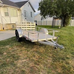 Utility Trailer  5x8 With Lights & Trailer Hitch