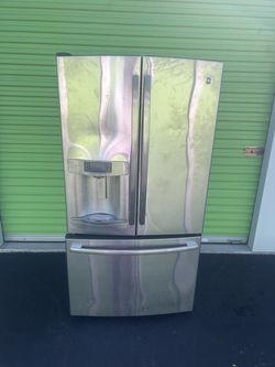 GE Stainless Steel Refrigerator ; French Door And Bottom Freezer