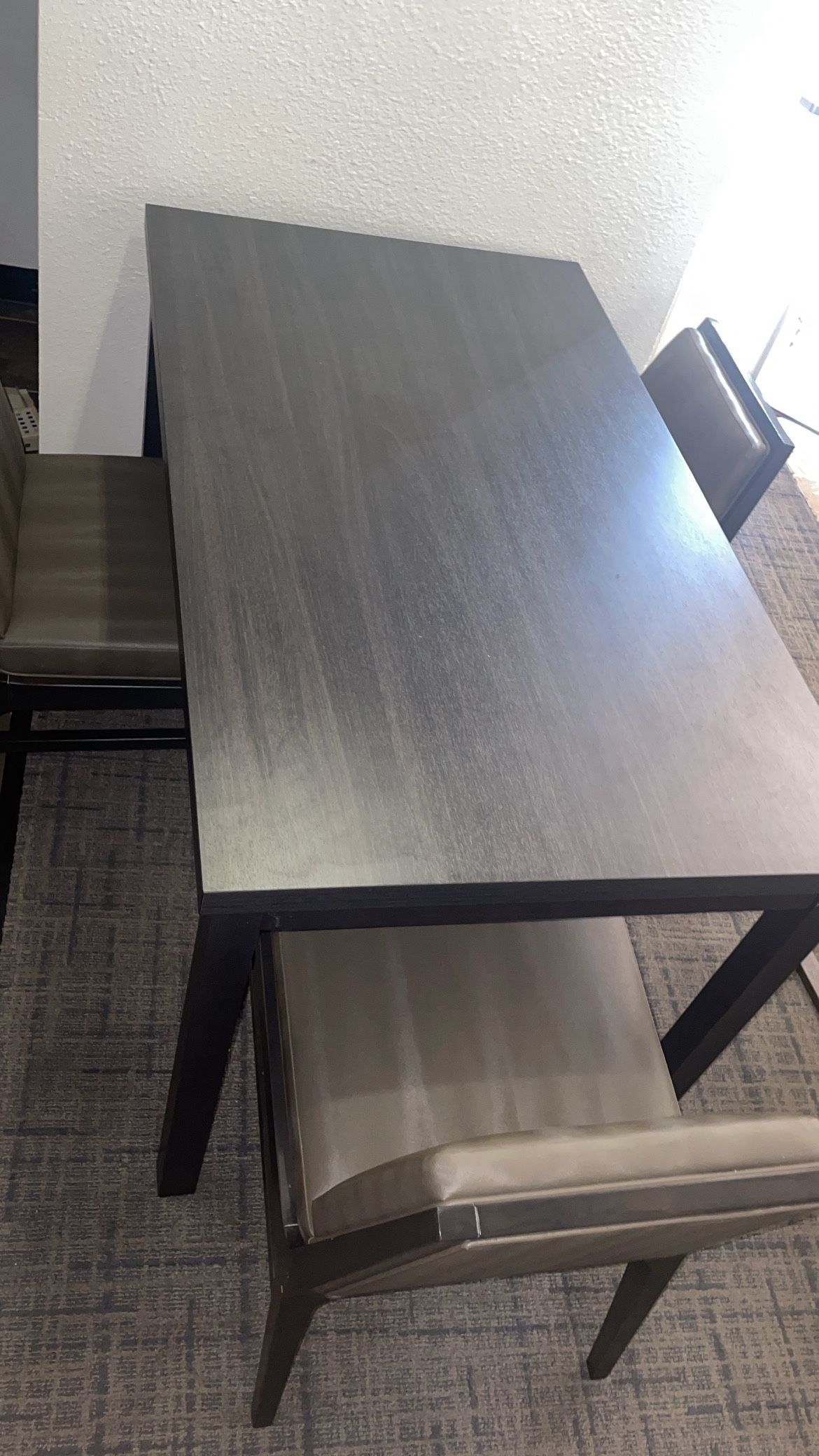 Dining Table,stands