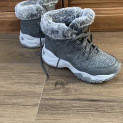 Very Comfortable Sketchers With Grey Fur. Size Is 7.5 Fits People That Are Size 7 Like Me. Great Warm Shoes Sneaker Boots 