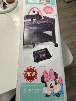 Minnie Mouse Bassinet & Play Pin 