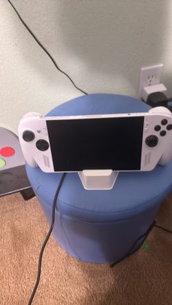 ROG XBox Ally, barely used fully functional stand and charger included
