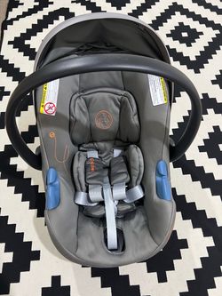 Infant car seat with base