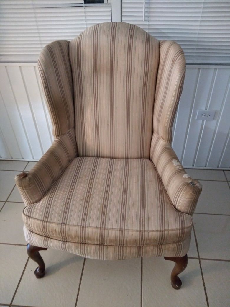 ANTIQUE STYLE CHAIR