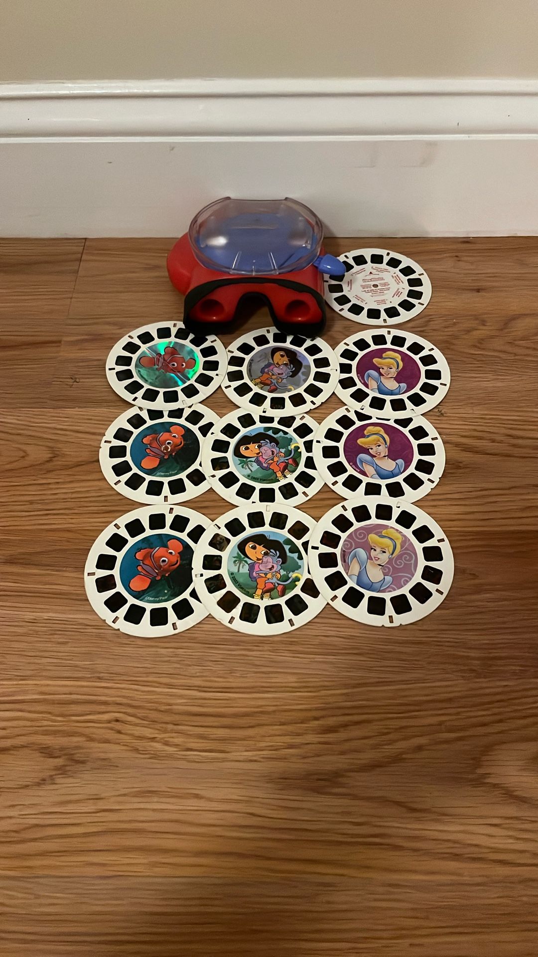 Toy View Masters And 10 Reels