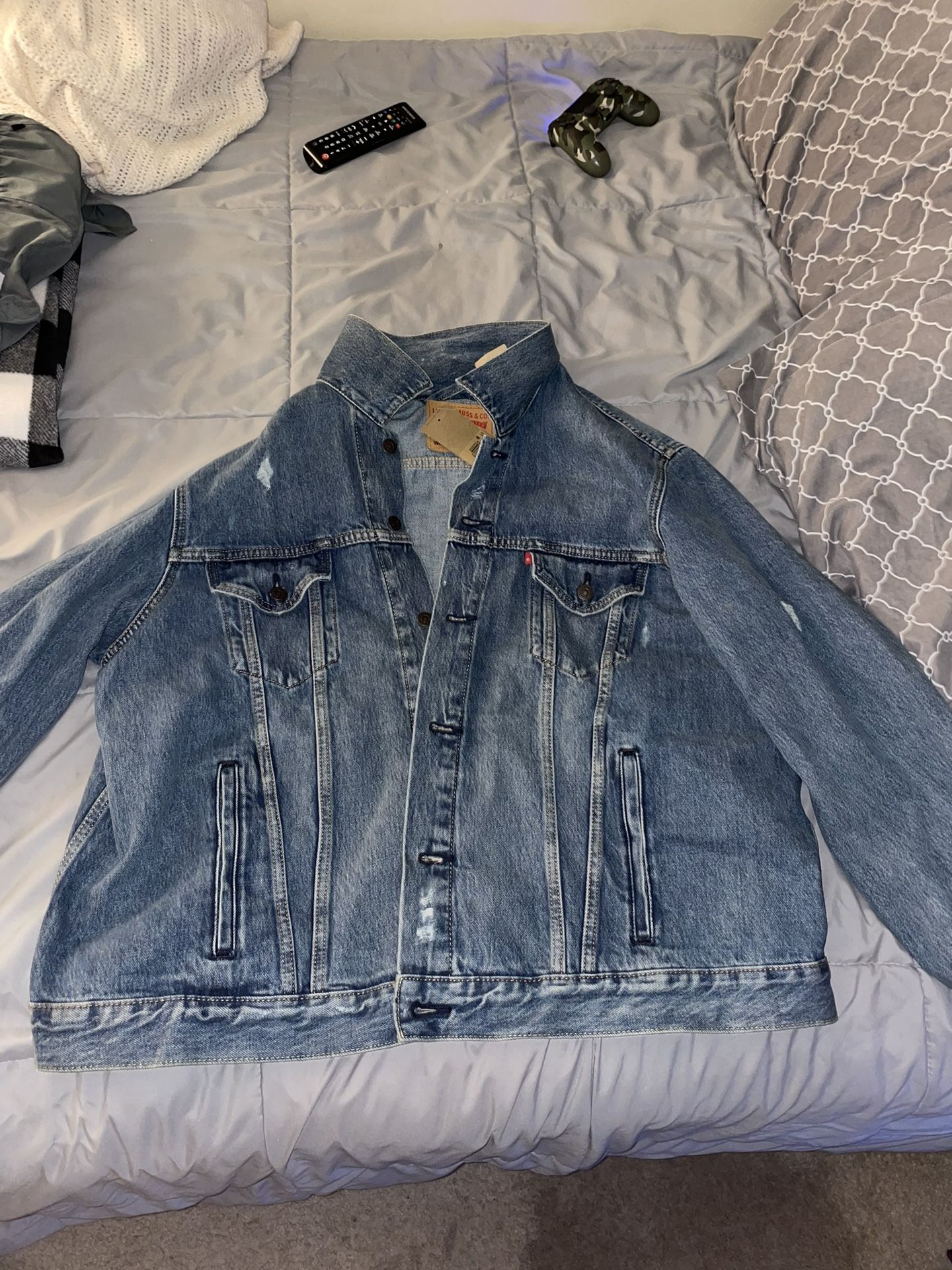 Levi’s Vintage Fit Relaxed Trucker Jacket (2XL)