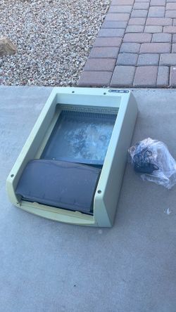Automatic Litter Box  (by PetSafe)