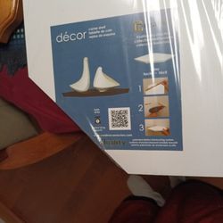 Décor Creative Corner Shelf