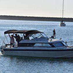 1980 Chris Craft Catalina Express w/ 250hp Evenrude Outboard
