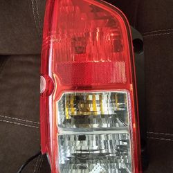 Nissan Pathfinder Oem Left Taillight