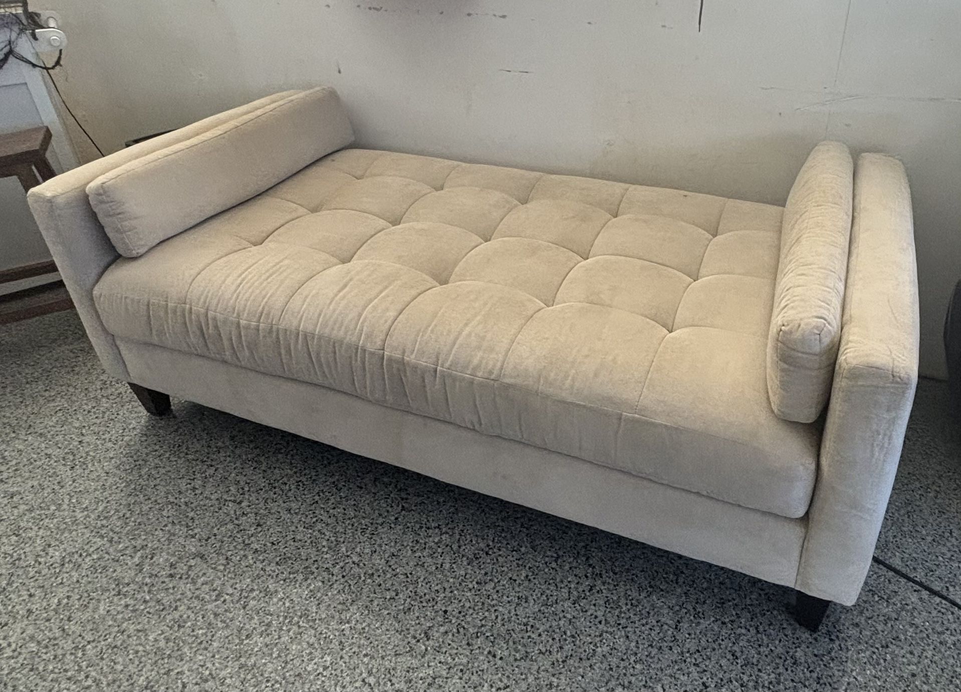 Cream/White Furniture Set 4 Piece, Like New