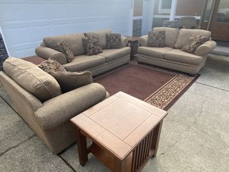 Beautiful Living Room Set - Couch Loveseat Chair 3 Matching End Tables