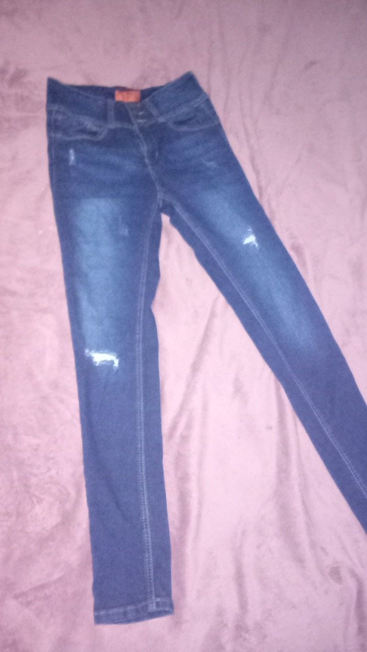 New never worn. Size 5 wax butt jeans