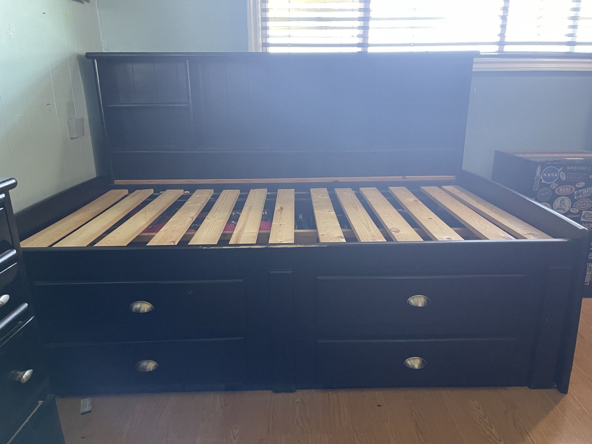 Twin Size Bed With Drawers And Storage