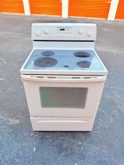 Whirlpool 30-in Glass Top 4 burners 4.8-cu ft Single oven Autoclean electric range Electric Range White )