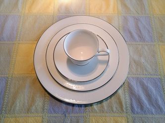 Lennox Fine China , 24 Pieces
