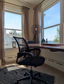 Black rolling desk chair