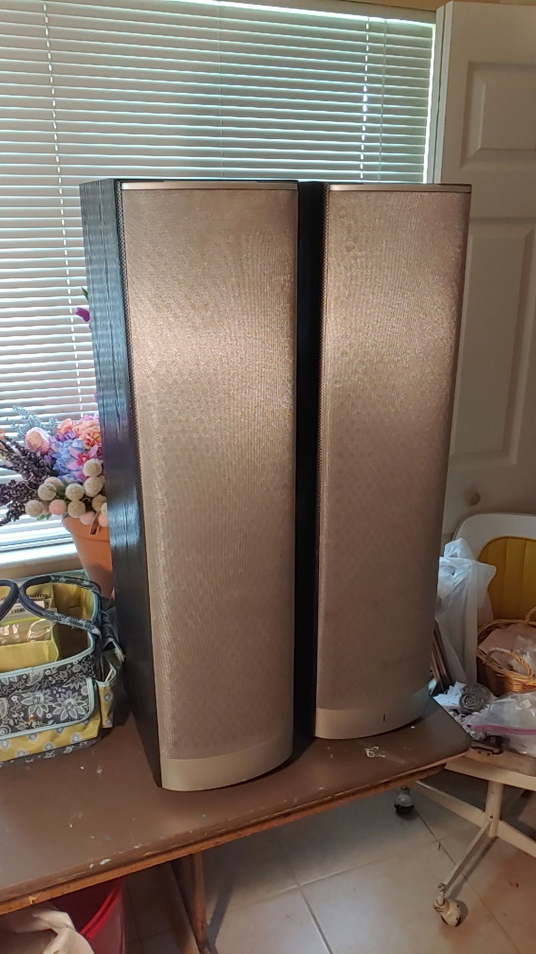 Jbl venue series stage tower Speaker (2) $100 obo