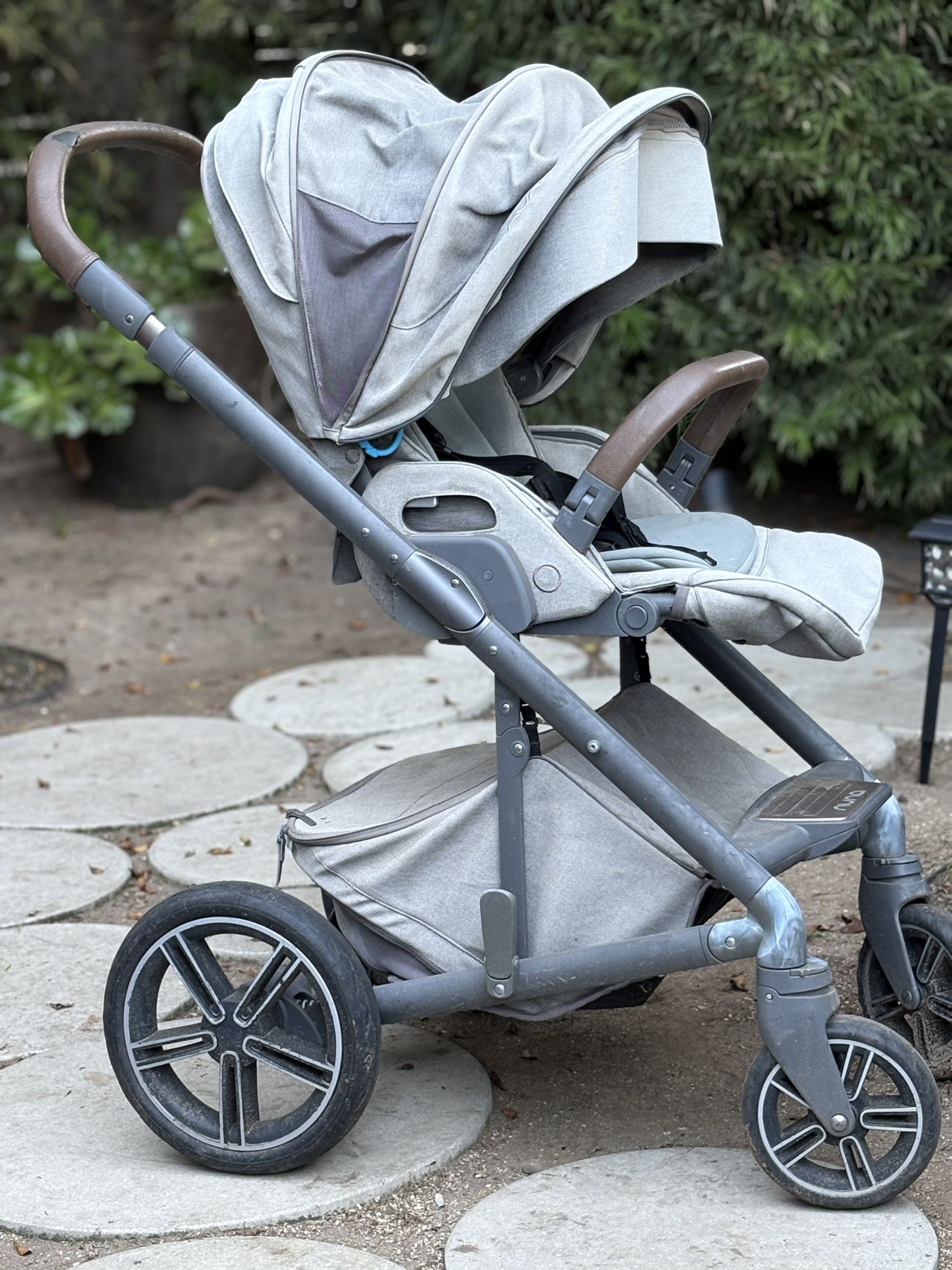 Nuns stroller+ Car Seat System For Sale 