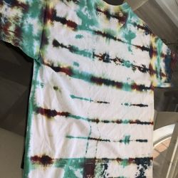 Gildan Tie dye Shirt. Size large. Good condition.￼