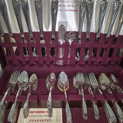 VINTAGE Rogers Bros. Daffodil Silverplate Flatwear